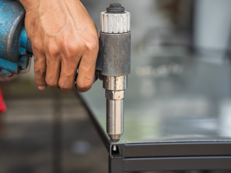 Fastnening in Metal Fastnening in Metal